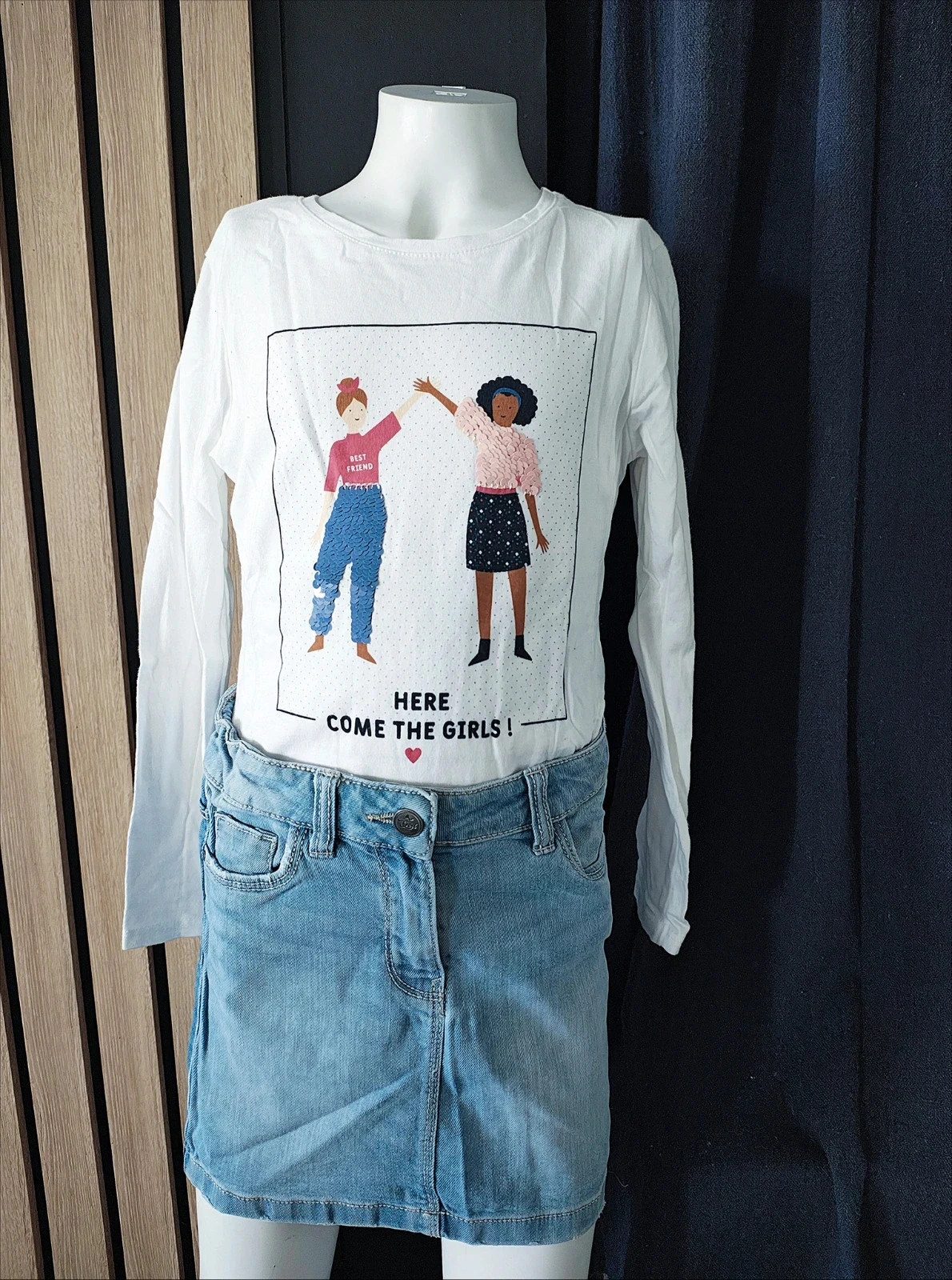 8 ans ensemble teeshirt Okaïdi et jupe tex